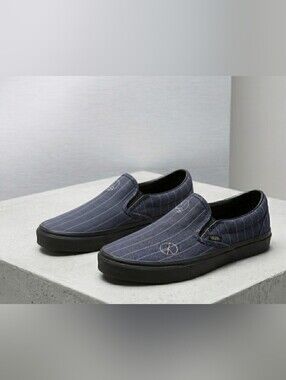 NEW! Vans Womens Classic Slip-On Navy Black Sole embroidered graphics Sz 8.5 NWT